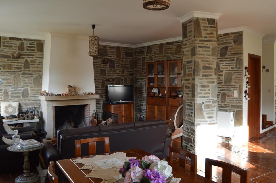 TV and multimedia, Living room, Dining area