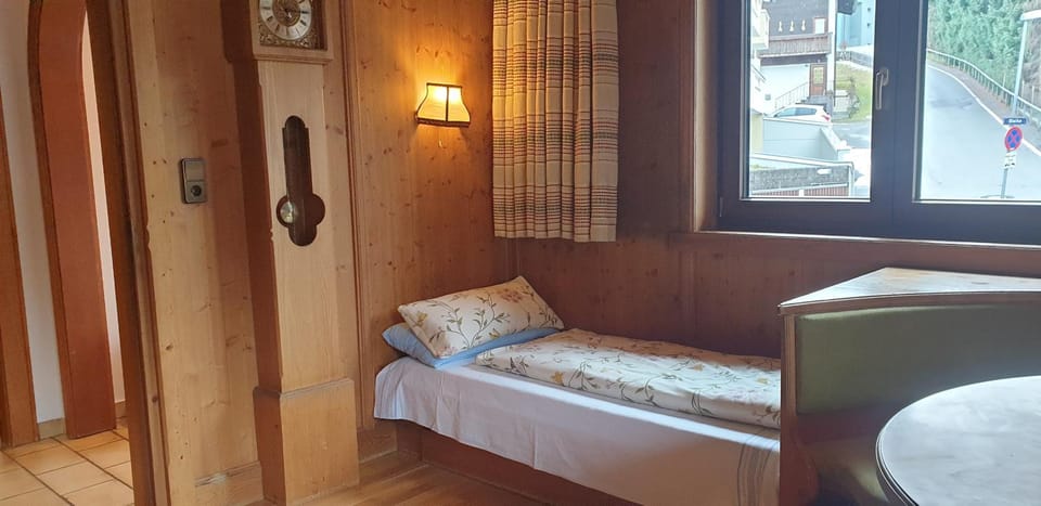 Bed, Living room