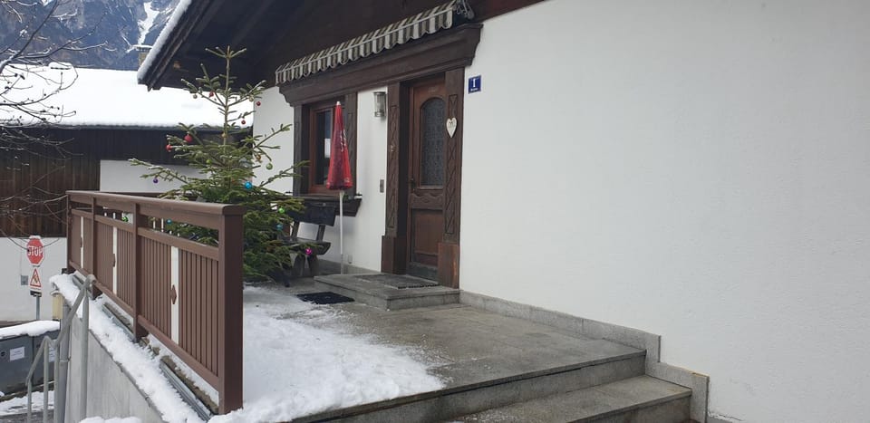 Property building, Day, Winter, Balcony/Terrace