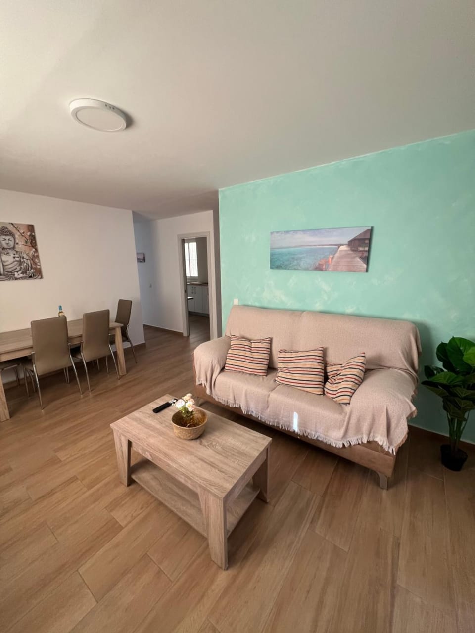 Seating area, Dining area