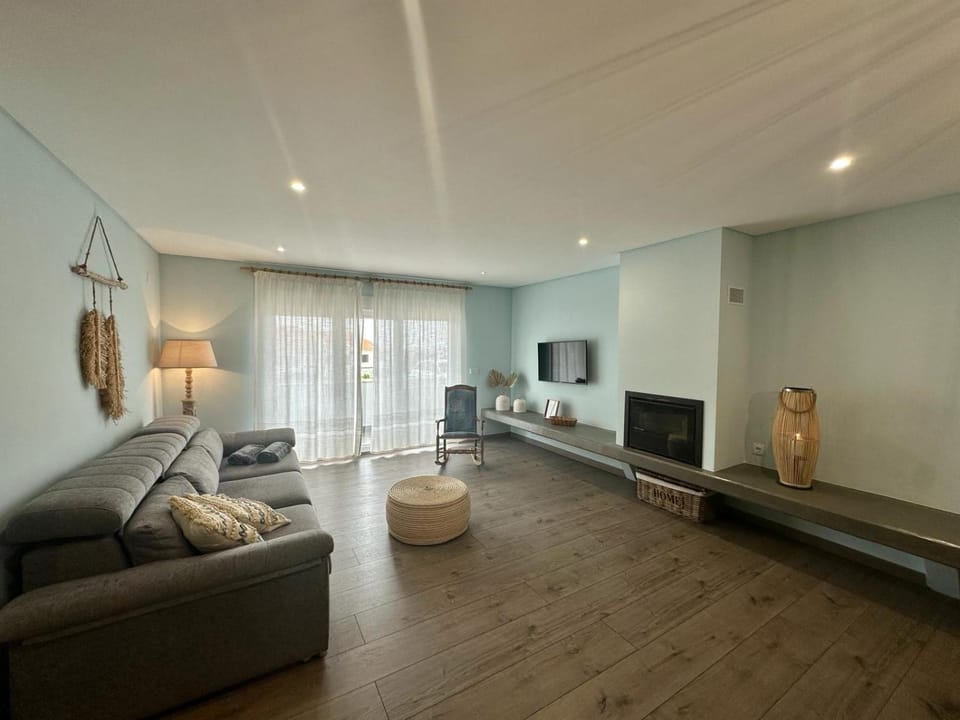 Communal lounge/ TV room, fireplace