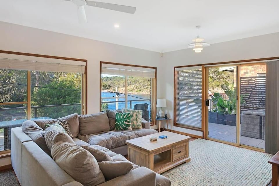 Gillmith - At the Pambula River Mouth House in Pambula Beach