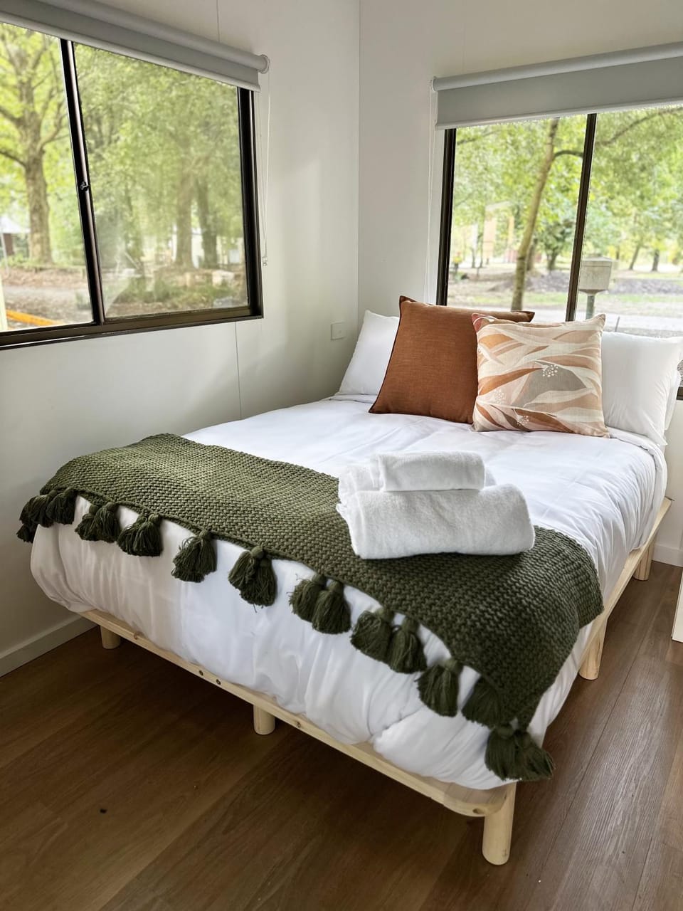 Bed, Bedroom, towels