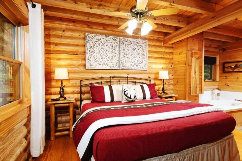Rise n Shine Cabin by Beyond Expectations with Hot Tub Cabin in Pigeon Forge