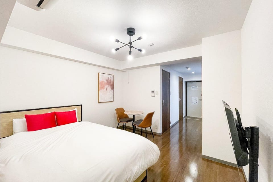 Bed, TV and multimedia, Photo of the whole room, Bedroom