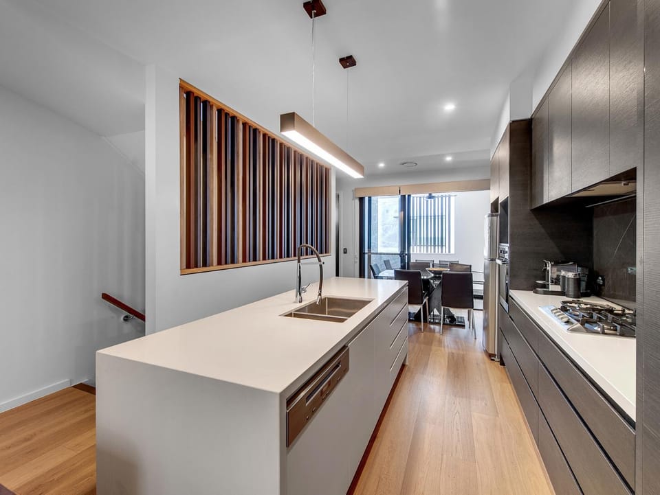Kitchen or kitchenette, Lounge or bar