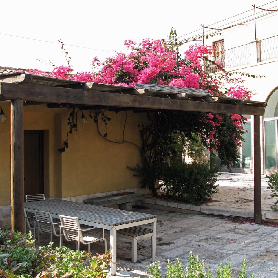 Facade/entrance, Dining area