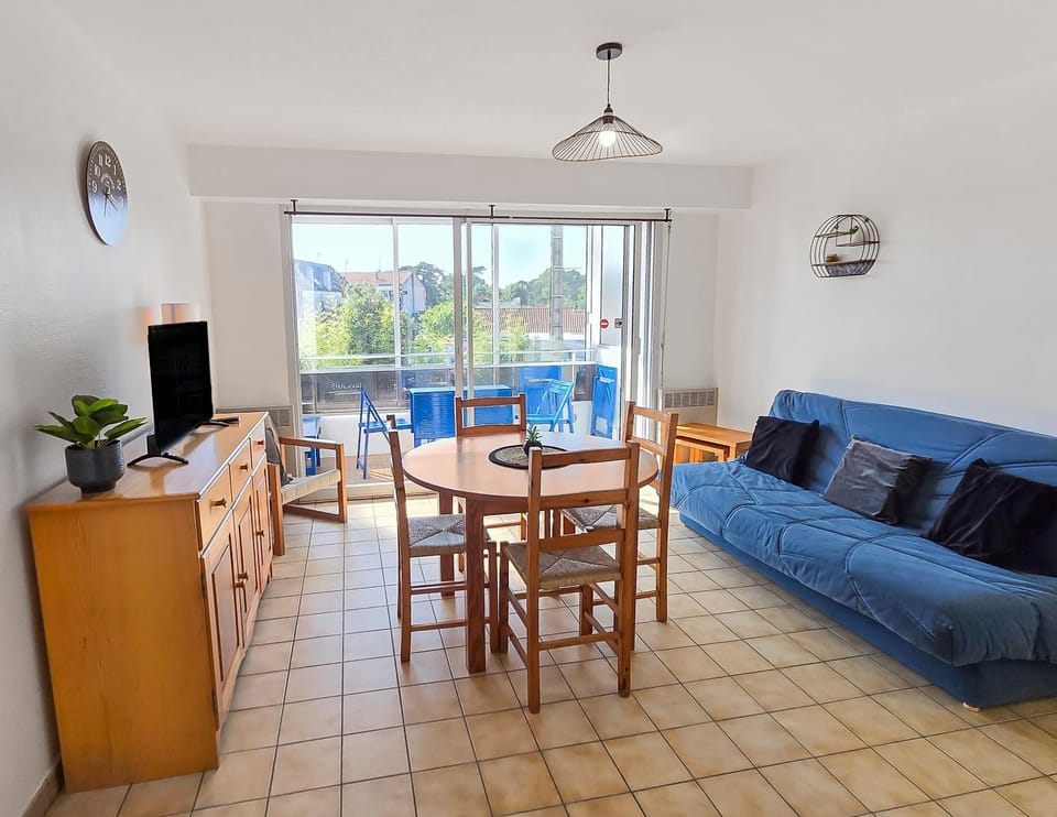 TV and multimedia, Balcony/Terrace, Living room, Dining area