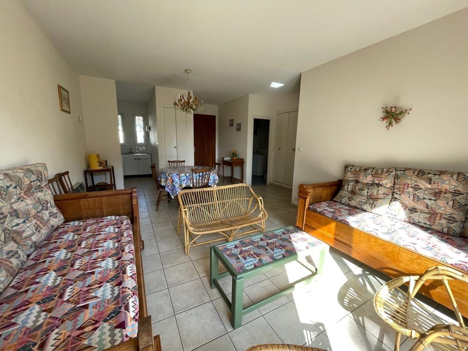 Appartement RDC avec jardin à 500m de la plage et 800m des commerces - FR-1-361-493 Apartment in Jullouville