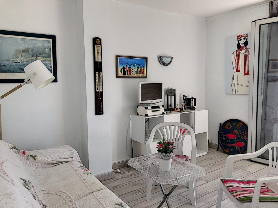 Appartement avec balcon, jardin, et accès plage - FR-1-361-492 Apartment in Jullouville