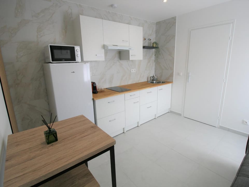 Maisonnette rénovée 2/3 pers, déco soignée, 750m plage, jardin commun, emplacement voiture - FR-1-22-348 House in La Tranche-sur-Mer