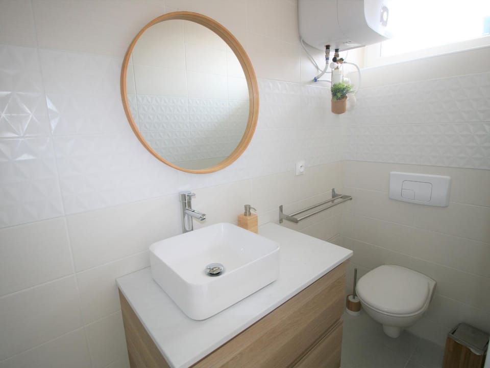 Maisonnette rénovée 2/3 pers, déco soignée, 750m plage, jardin commun, emplacement voiture - FR-1-22-348 House in La Tranche-sur-Mer