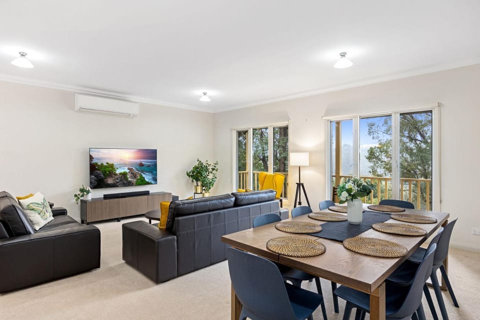 TV and multimedia, Living room, Dining area, Evening entertainment, air conditioner