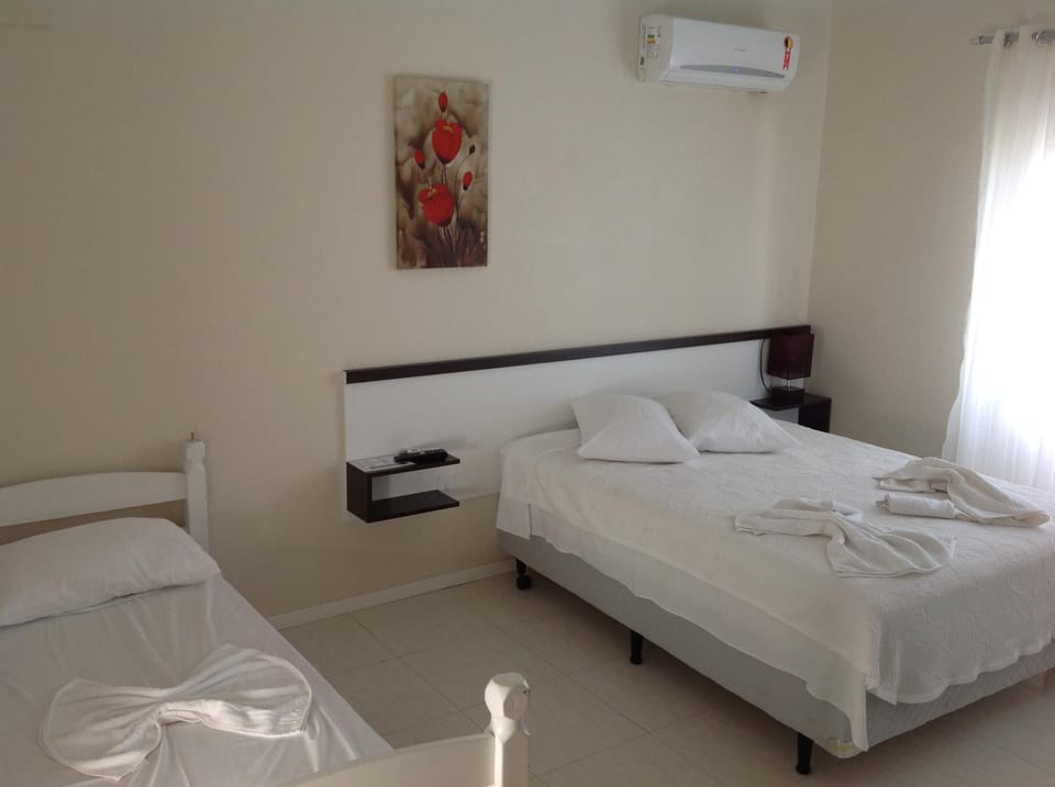 Bed, Photo of the whole room, Decorative detail