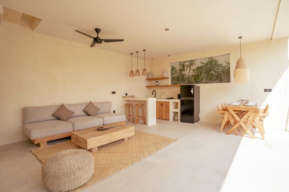 Kitchen or kitchenette, Seating area, Dining area
