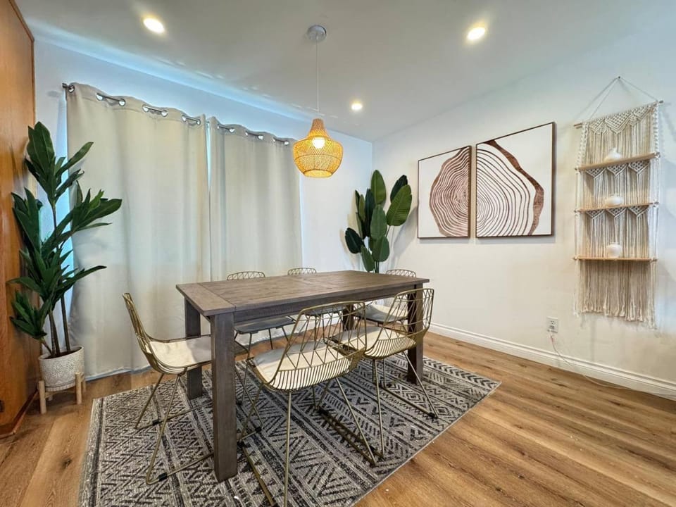 Seating area, Dining area