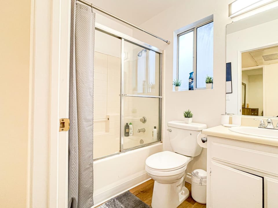 Shower, Toilet, Bathroom, Bath