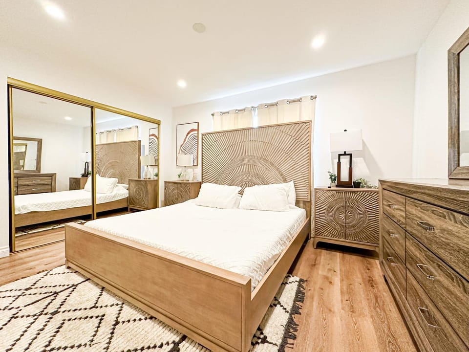 Bed, Photo of the whole room, Bedroom, wardrobe