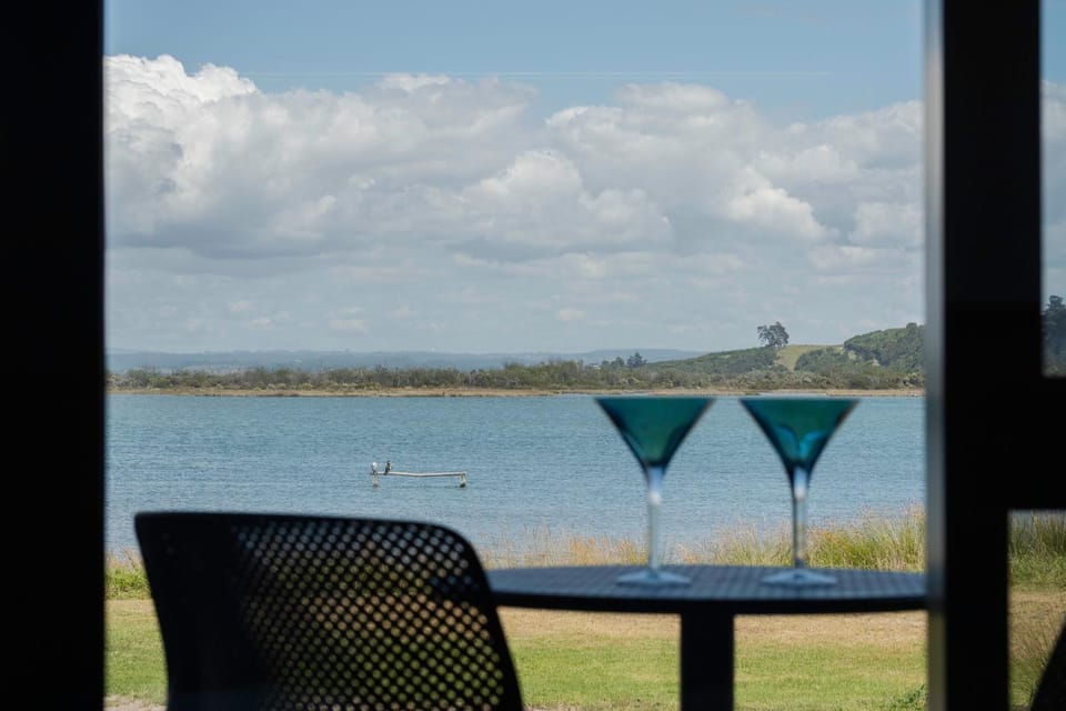 Natural landscape, Food and drinks, Seating area, Sea view