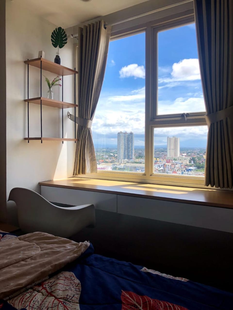 Bed, Seating area
