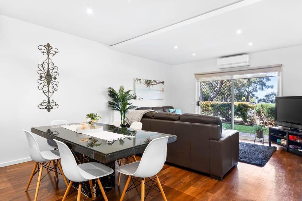 Island Vibes Retreat on the Cowes Esplanade House in Cowes