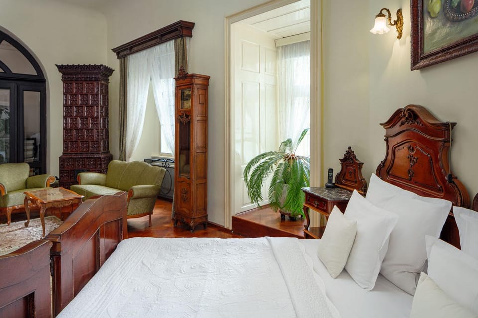 Seating area, Bedroom