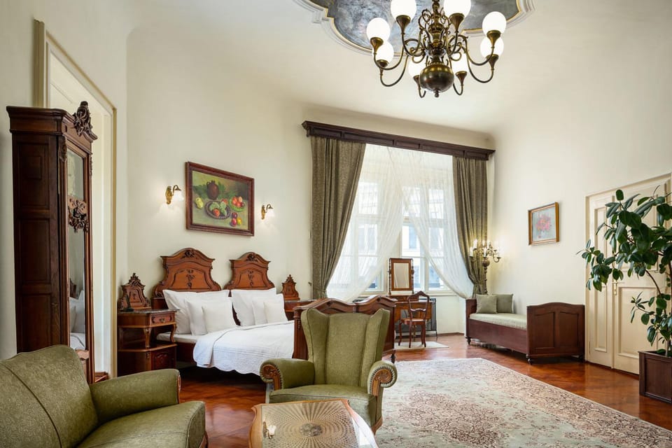 Seating area, Bedroom