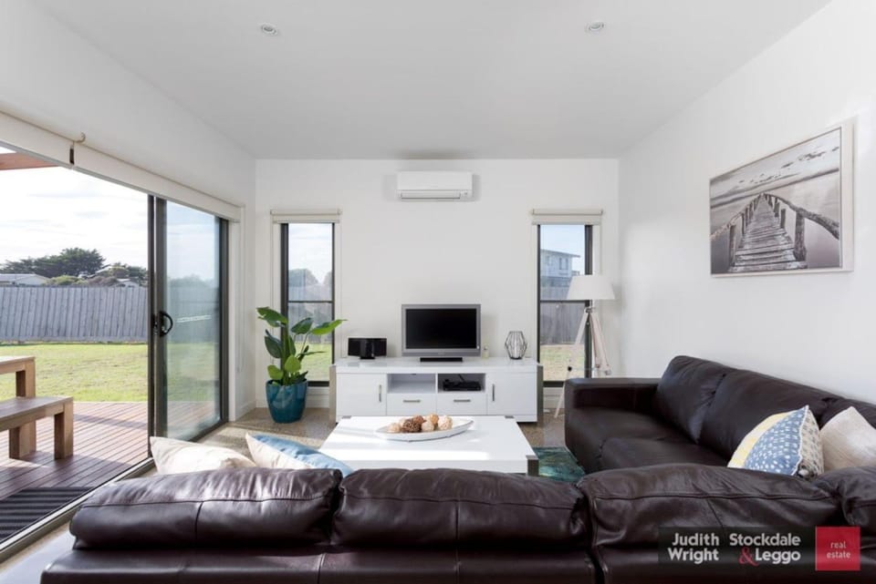 Luxury Two-Family Beach Retreat Linen included House in Victoria