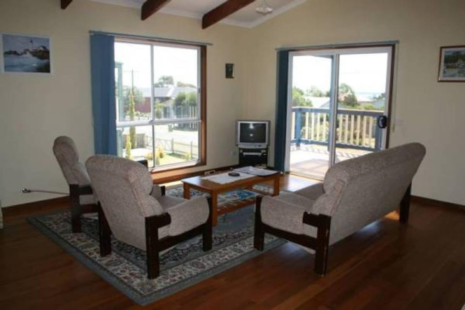 Sunny Stays on Yarramundi House in Cowes