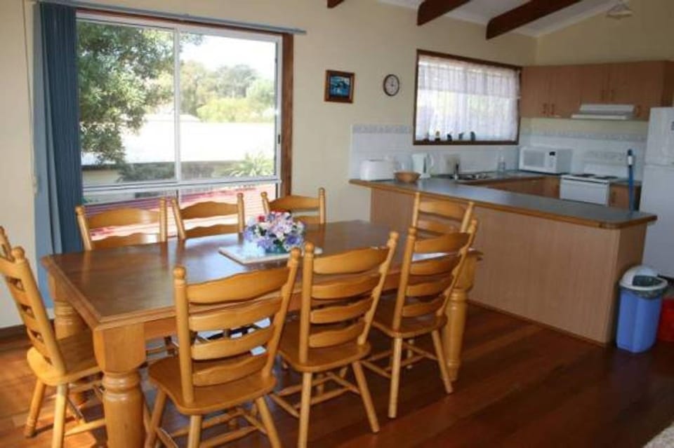 Sunny Stays on Yarramundi House in Cowes