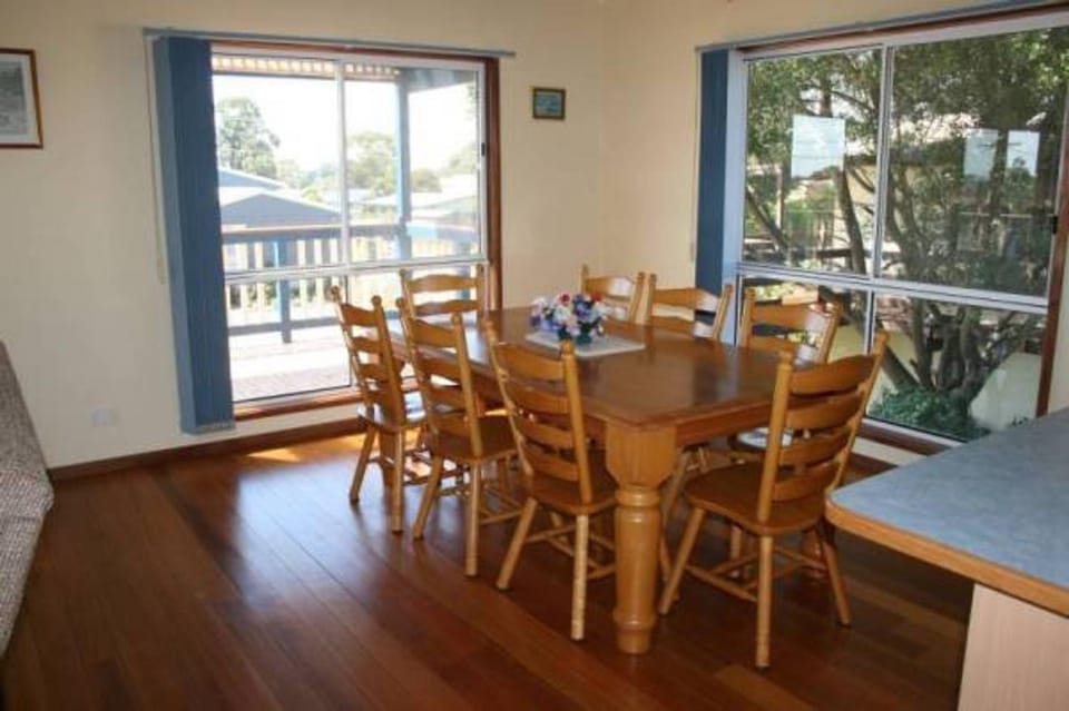 Sunny Stays on Yarramundi House in Cowes