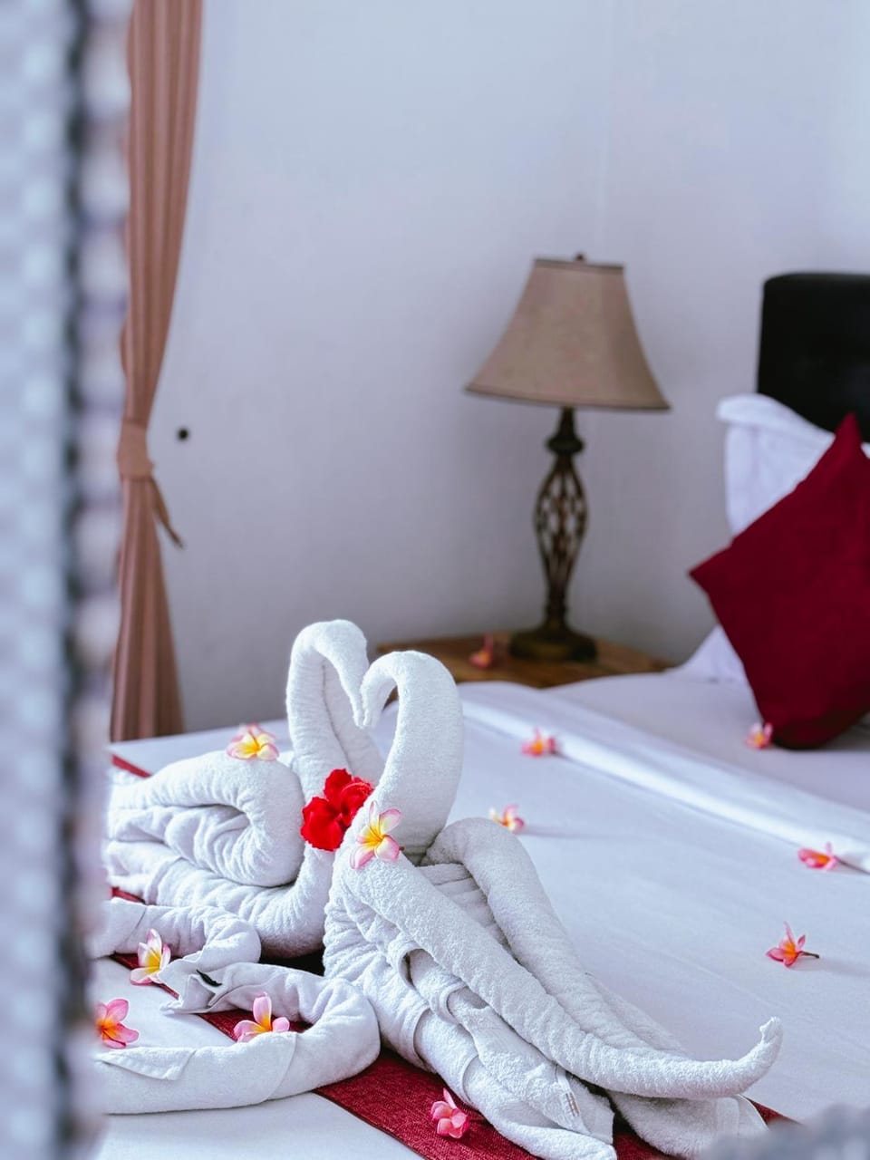 Bed, Bedroom, towels