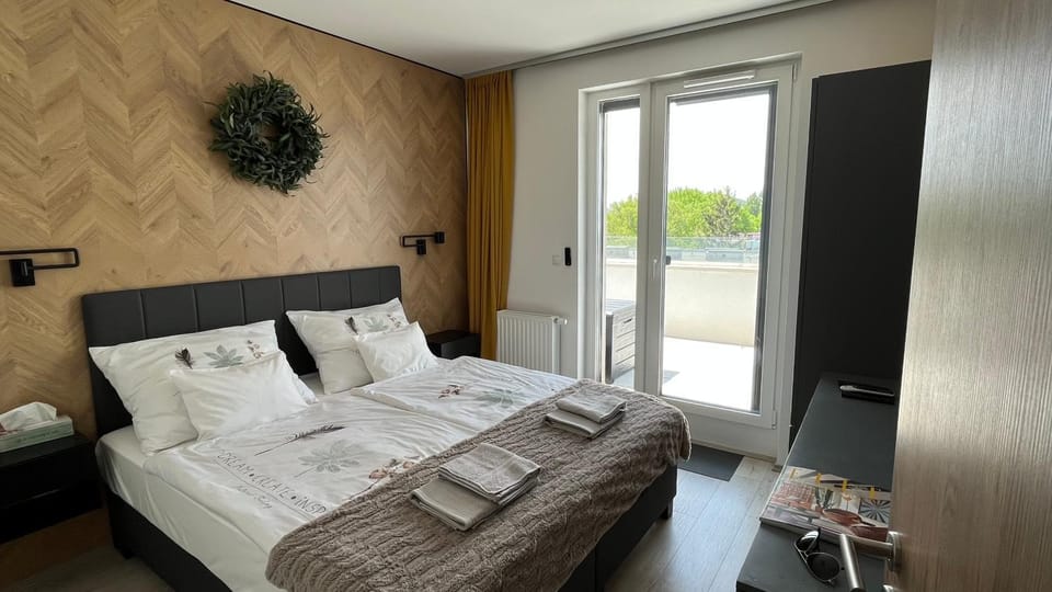 Bedroom, air conditioner