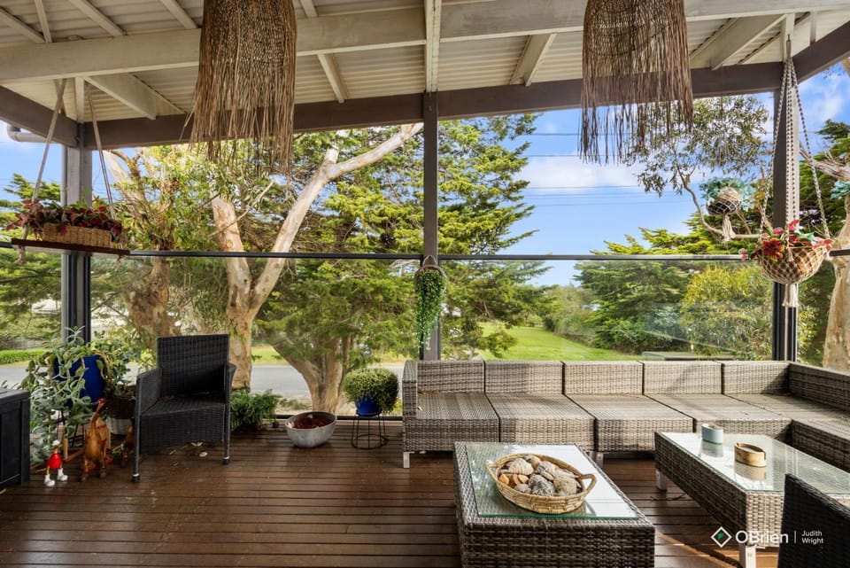Red Rocks Beach Retreat Cowes Phillip Island House in Cowes