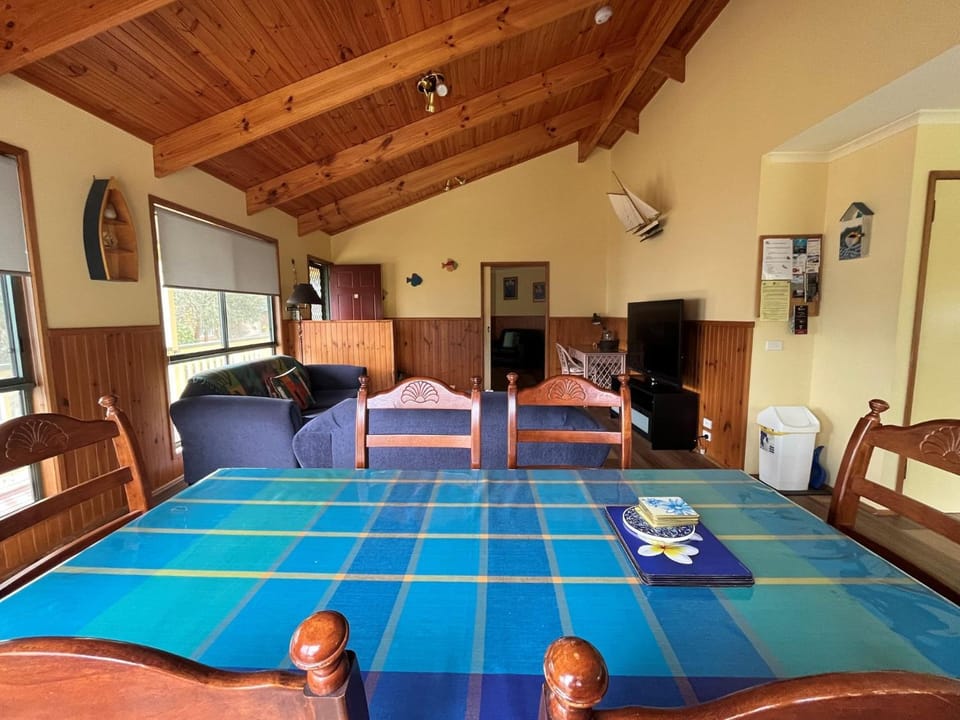 Roydon Island Retreat House in Cowes