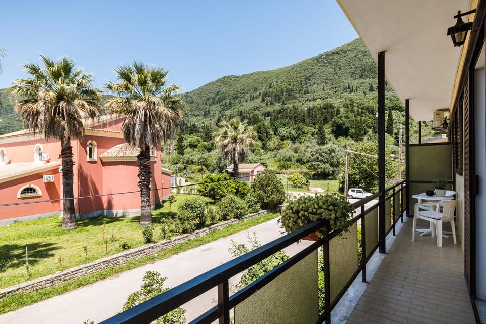 Natural landscape, View (from property/room), Balcony/Terrace, Garden view, Mountain view