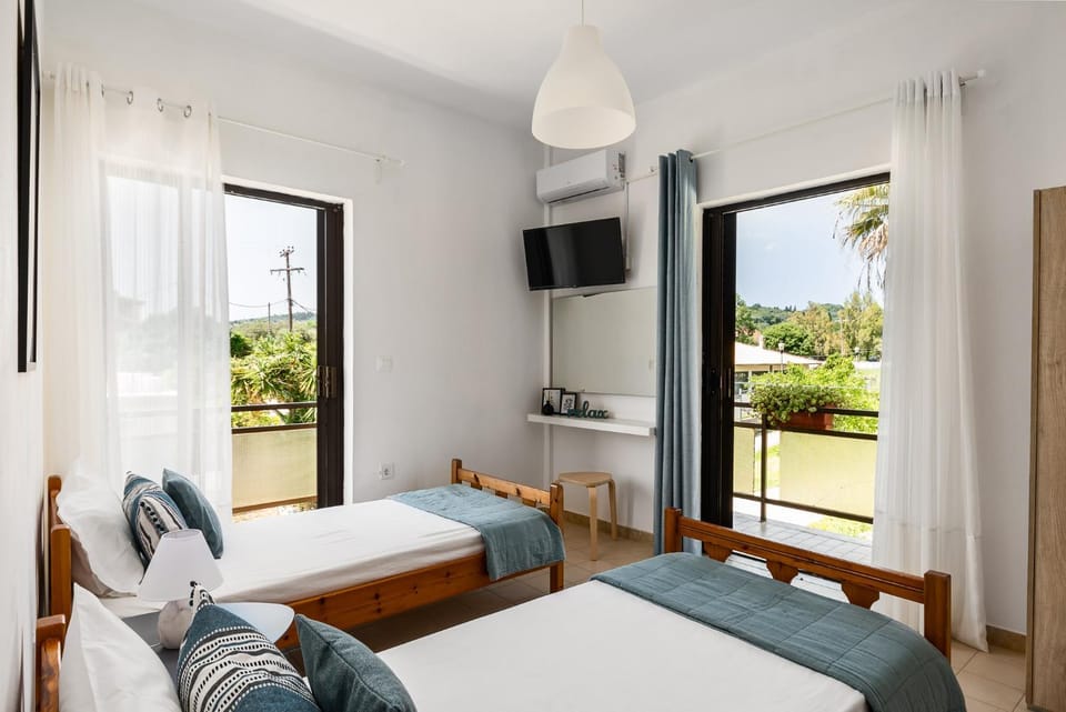 Bed, TV and multimedia, Balcony/Terrace, Bedroom