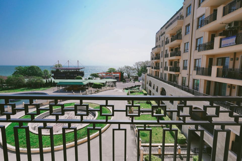 View (from property/room), Balcony/Terrace, Pool view, Sea view
