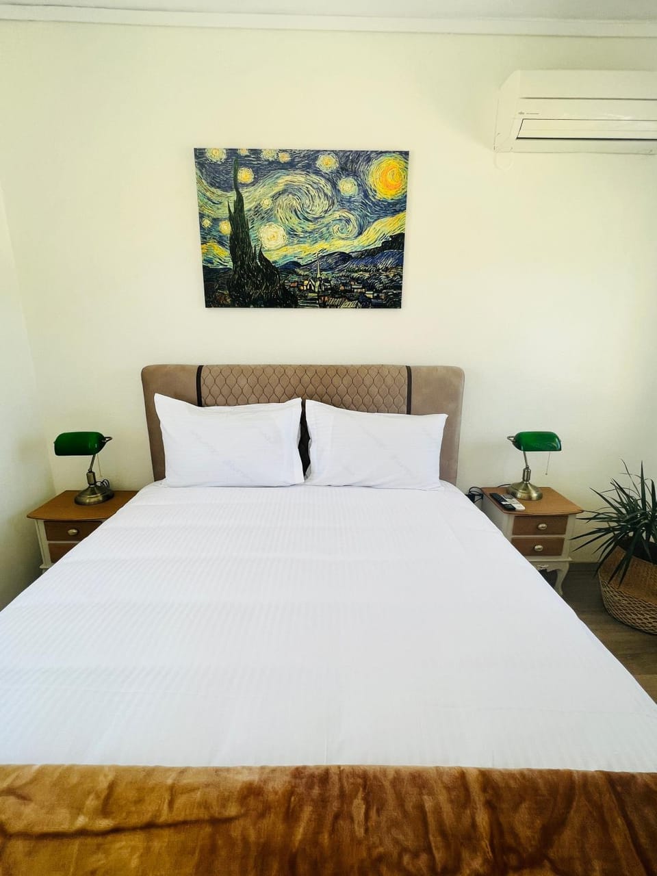 Bed, Bedroom, air conditioner
