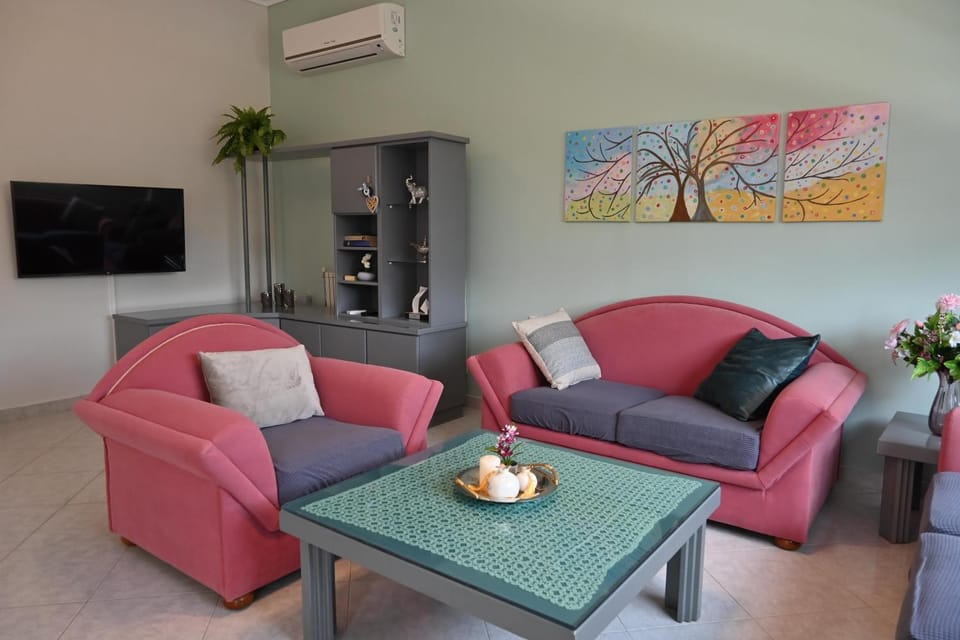 TV and multimedia, Living room, Seating area, air conditioner