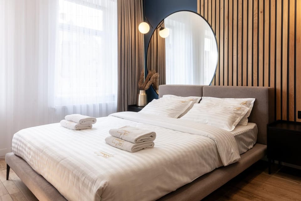 Bed, Photo of the whole room, Bedroom, towels