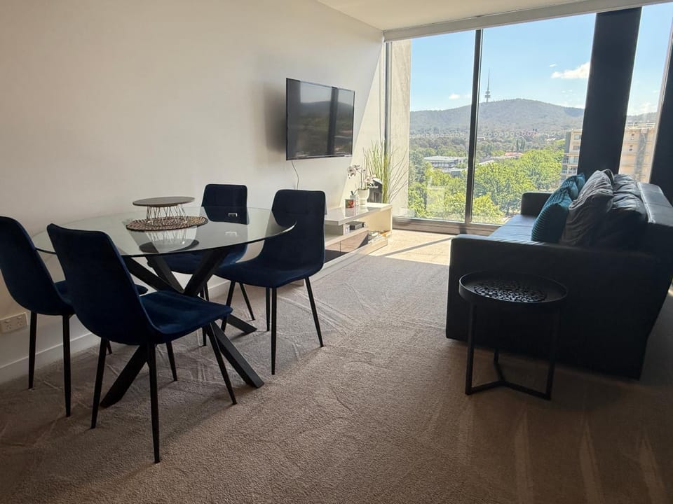 Midnight Luxe 1BR Apartment in the heart of Braddon Views from L7 Pool Sauna Gym Secure Parking Wifi Wine Apartment in Canberra