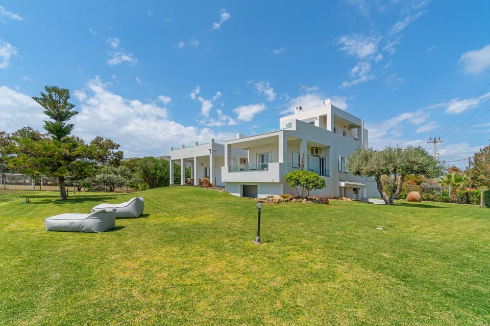 Property building, Day, Garden, Garden view