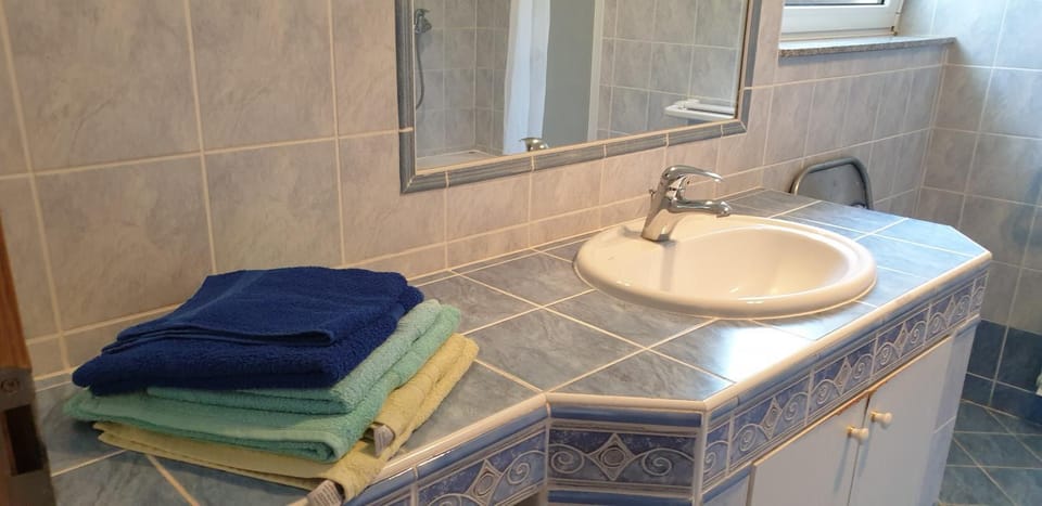 Bathroom, towels