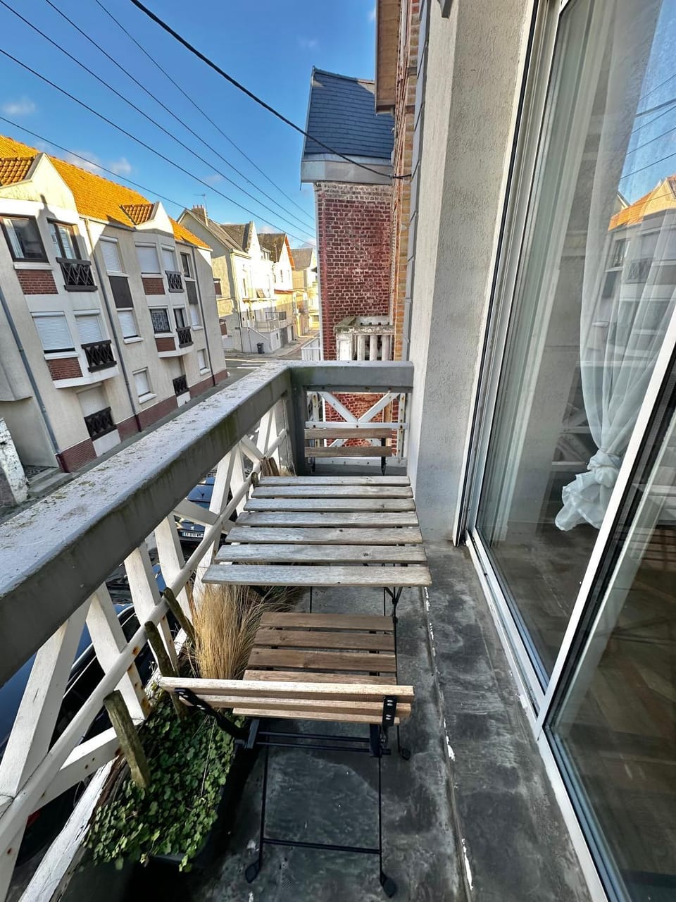 Balcony/Terrace, Street view