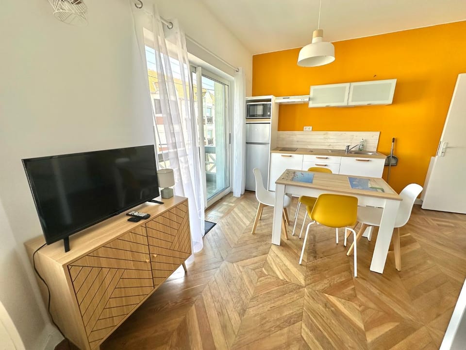 TV and multimedia, Kitchen or kitchenette, Dining area