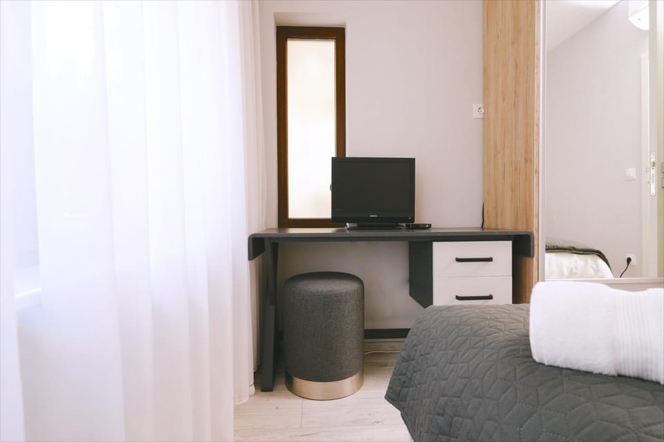 Bedroom, hair dresser