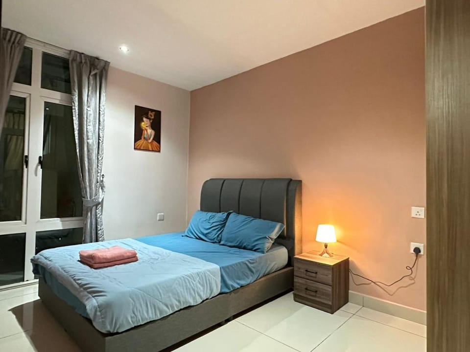 KSL 2Bedroom with WiFi Netflix 58 inch TV high floor balcony Apartment in Johor Bahru