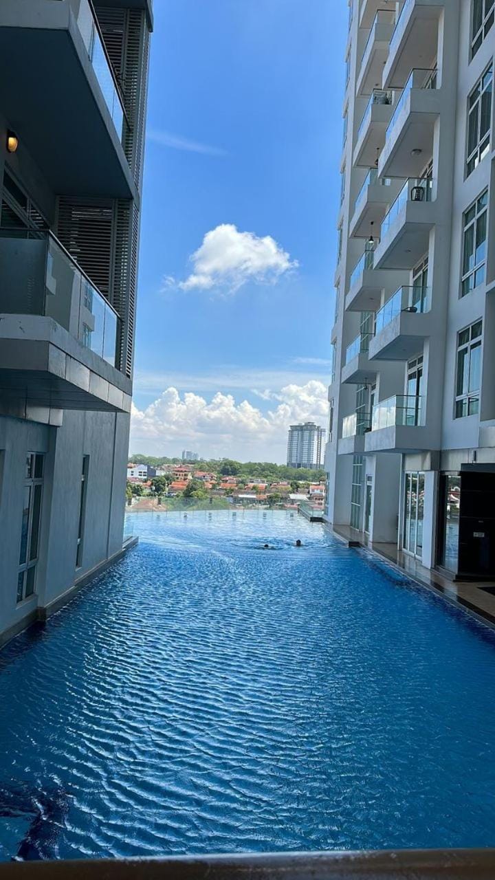 KSL 2Bedroom with WiFi Netflix 58 inch TV high floor balcony Apartment in Johor Bahru