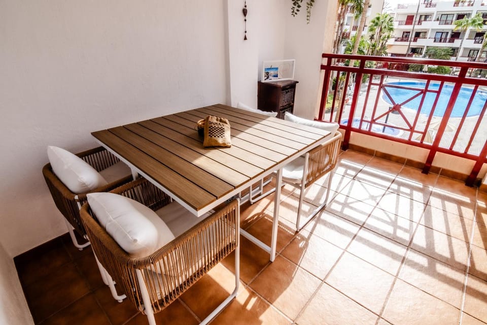 Balcony/Terrace, Balcony/Terrace, Dining area, Pool view